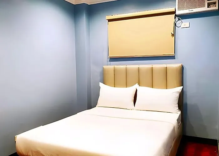 Glory Cubao Hotel 2*