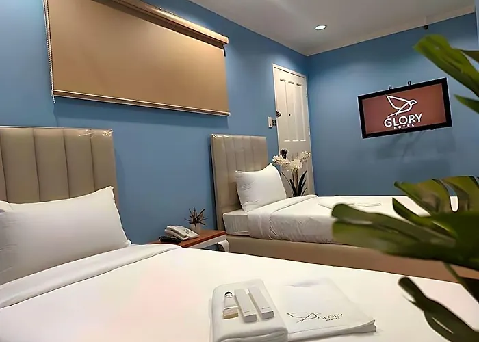 Glory Cubao Hotel 2*