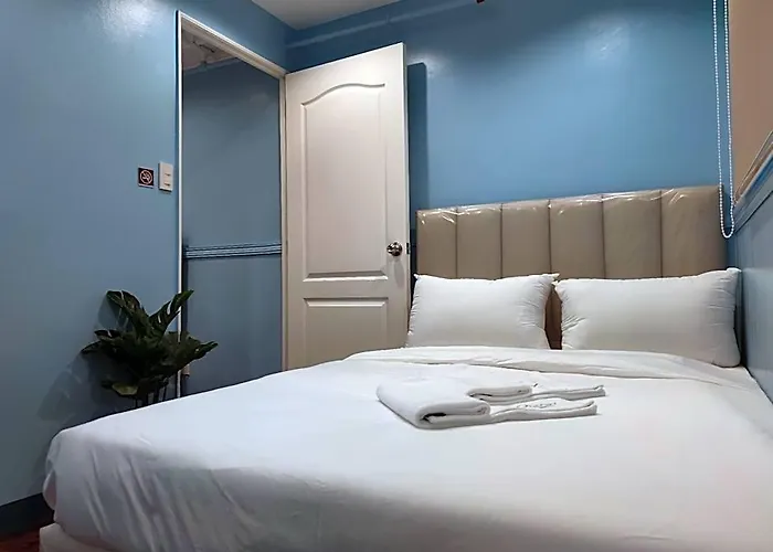 Glory Cubao Hotel 2*