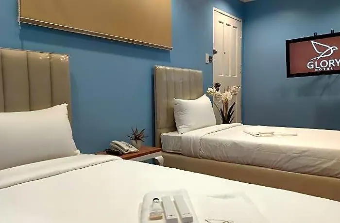 Glory Cubao Hotel 2*
